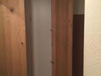 Holzschrank offen