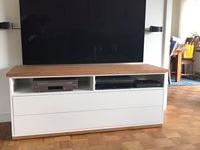 TV Schrank weiß mit Holzplatte