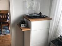 Kommode in weiß mit Holzplatte