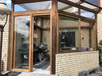 Wintergarten mit Holz-Fenstern front und Seite offen