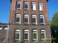 Altbau mit alten Fenstern