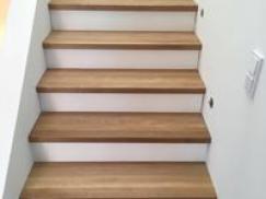 Holztreppe front