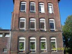 Altbau mit alten Fenstern