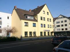 Fenster in dunkelgrau und Rollladen