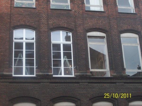 weiße Sprossenfenster im Altbau vergleich alt-neu