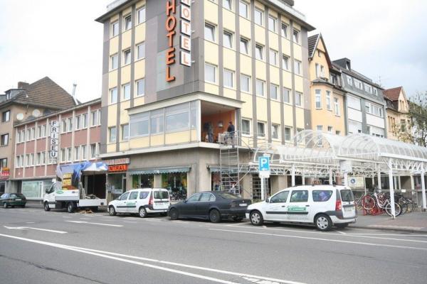 Kunststoff-Fenster für Hotel frühstückraum im Bau