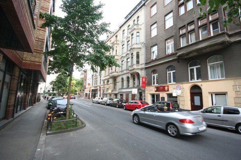 Straße mit Altbau